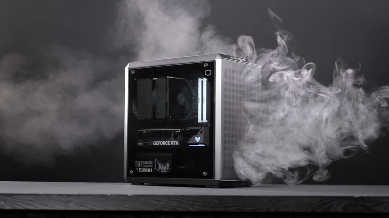 une construction complète de PC utilisant un Cooler Master MasterBox Q300L par M. Matt Lee