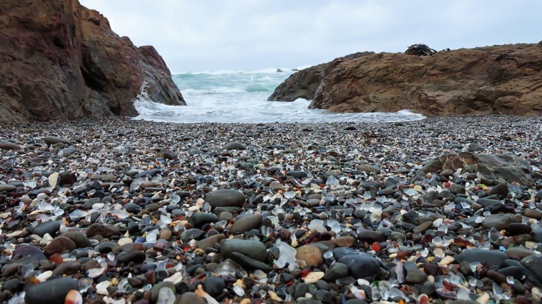 Plage de verre dans le sud du parc d'État MacKerricher