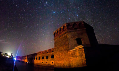 Le parc national Dry Tortugas en Floride est une excellente destination pour cette activité nocturne pittoresque