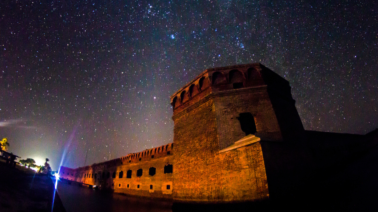 Le parc national Dry Tortugas en Floride est une excellente destination pour cette activité nocturne pittoresque