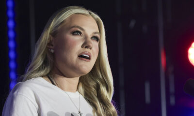 La robe en tulle rose peu flatteuse d'Erika Kirk est l'une de ses pires coupes de tous les temps