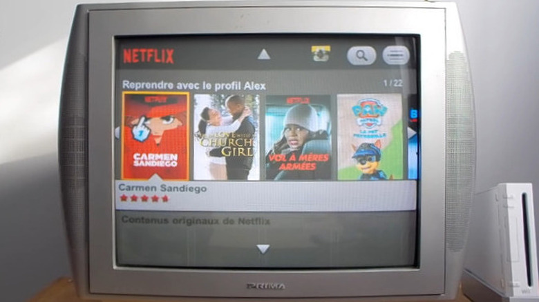 Naviguer sur Netflix en français sur une Wii connectée à une vieille télé.
