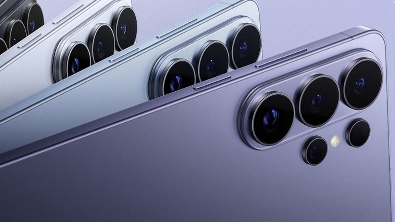 Plusieurs Samsung Galaxy 26 Ultra affichés sur fond dégradé