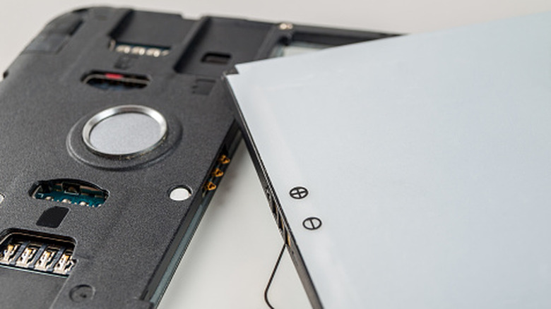 Remplacement de la batterie du smartphone