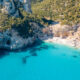 La plus belle plage du monde est cette beauté cristalline et impressionnante en Sardaigne, en Italie