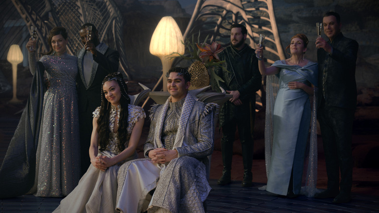 Jaelynn Thora Brooks dans le rôle de Kaira et George Hawkins dans le rôle de Darem dans la saison 1, épisode 7 de Star Trek : Starfleet Academy