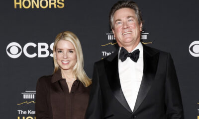 Drapeaux rouges dans la relation entre Pam Bondi et John Wakefield que nous ne pouvons pas ignorer