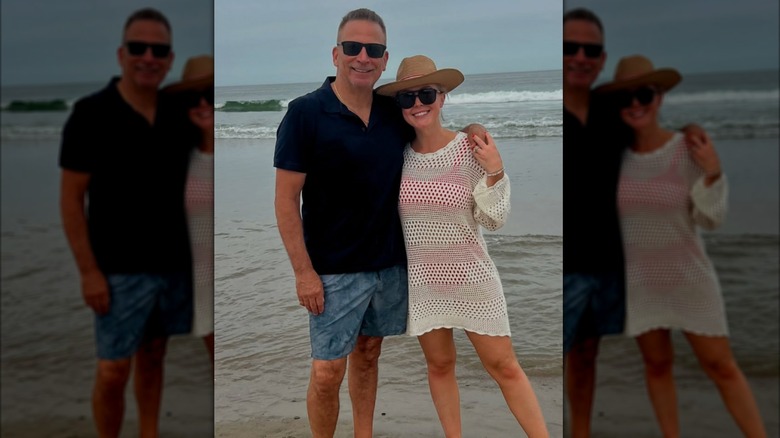 Karoline Leavitt et Nicholas Riccio à la plage en juillet 2025