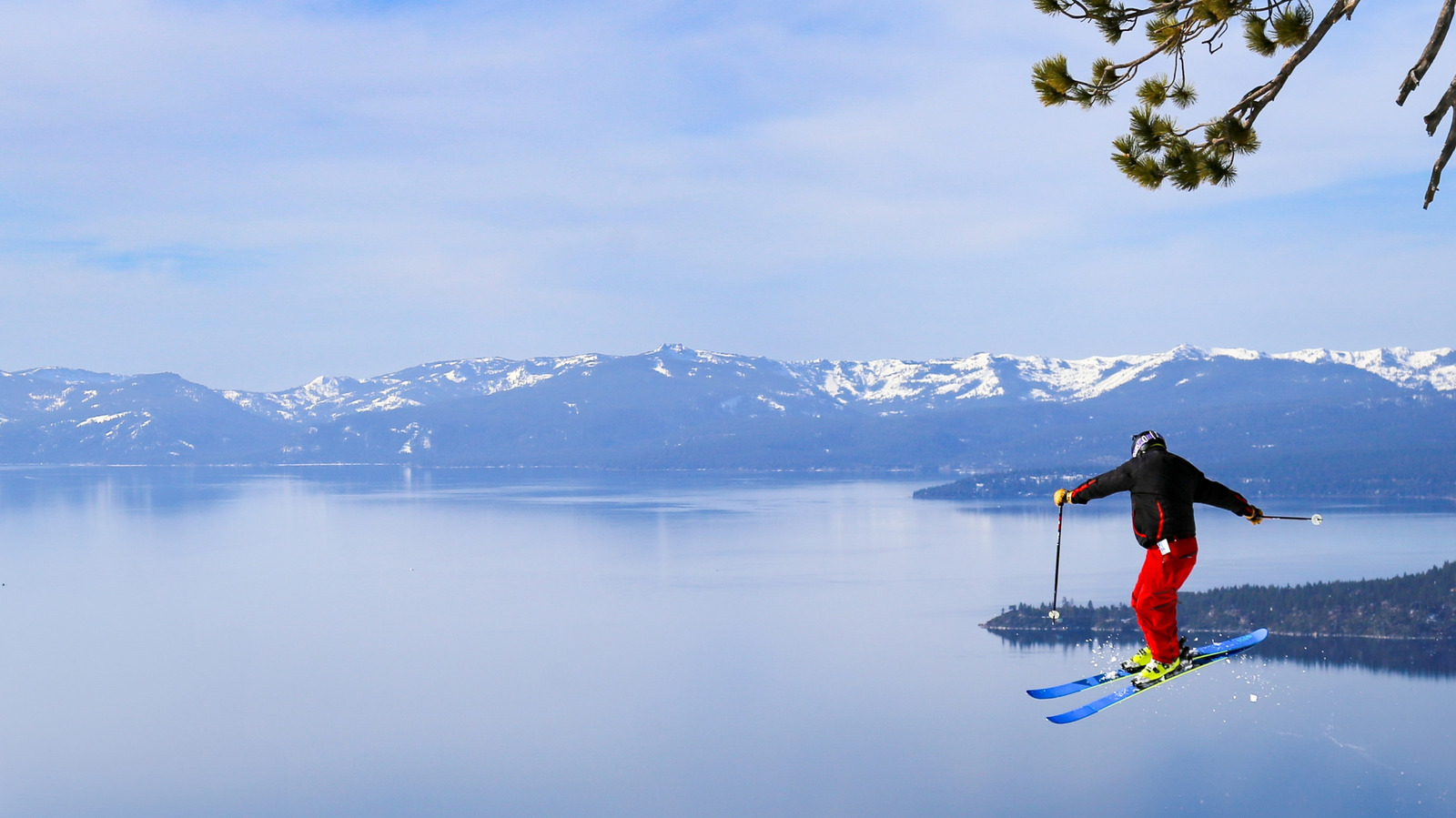 L'une des pistes de ski les plus longues d'Amérique offre une aventure amusante en montagne avec vue sur le lac Tahoe