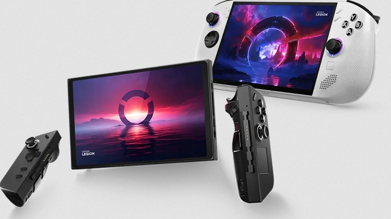Une paire de systèmes portables Lenovo Legion, dont un avec ses contrôleurs détachés, de type Switch