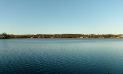 Le lac naturel le plus profond de l'Indiana est une oasis pour s'amuser sur l'eau