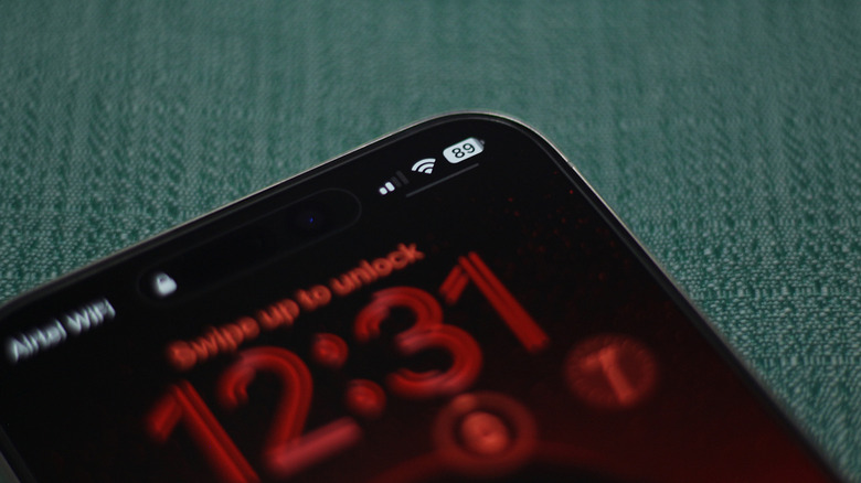 Gros plan sur l'indicateur de batterie de l'iPhone