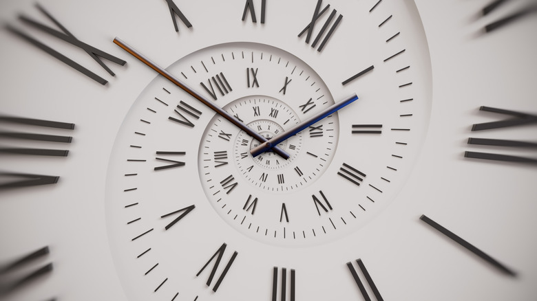 Une horloge spirale abstraite.