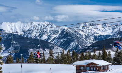 Ce pass populaire est devenu beaucoup moins cher pour les skieurs de la génération Z dévalant les pistes