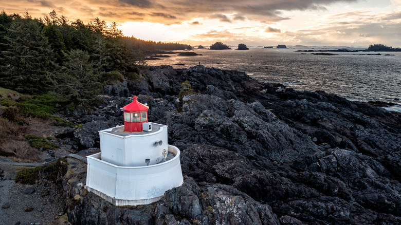 Phare d'Amphitrite à Ucluelet avec vue sur Barkley Sound
