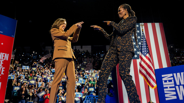 Michelle Obama pointe du doigt l'ancienne vice-présidente Kamala Harris