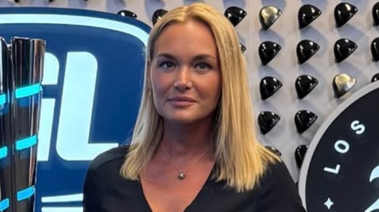 Gros plan de Vanessa Trump regardant la caméra