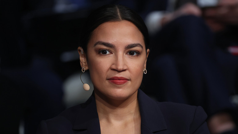 Alexandria Ocasio-Cortez s'exprimant lors d'un événement