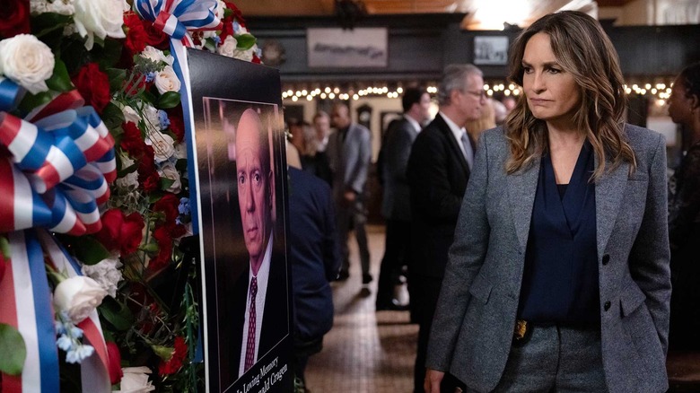 Olivia aux funérailles de Cragen dans Law & Order : Special Victims Unit