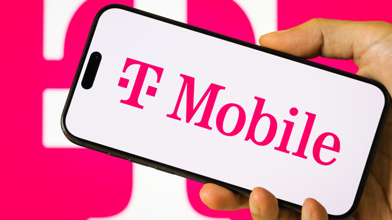 Logo T-Mobile affiché sur un smartphone