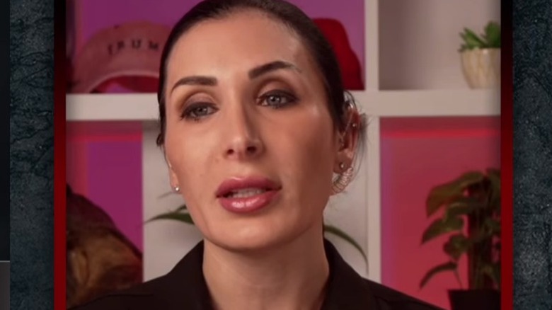Laura Loomer s'exprimant en podcast en 2025