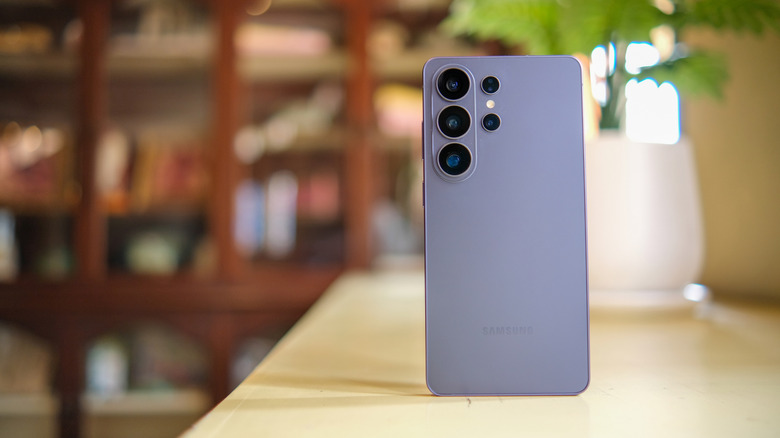 Galaxy S26 Ultra sur une table