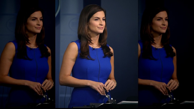 Kaitlan Collins dans la salle de briefing de la Maison Blanche en août 2018