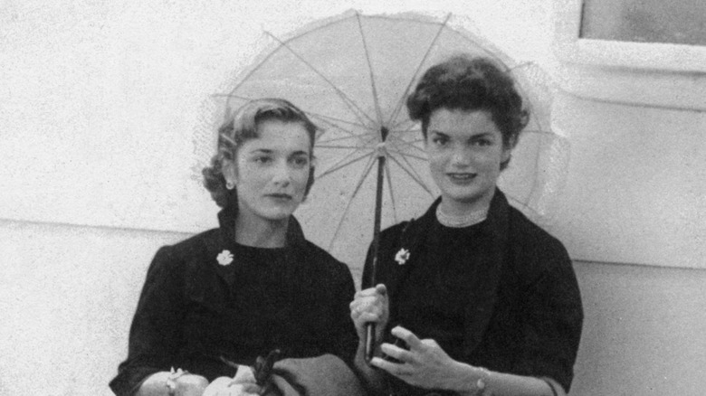 Caroline Lee Bouvier et Jacqueline Bouvier le 15 septembre 1951