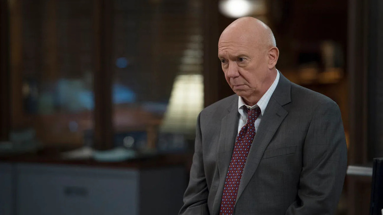Cragen dans la salle d'escouade de Law & Order : Special Victims Unit