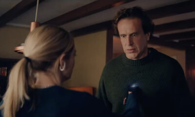 Over Your Dead Body Review : Samara Weaving et Jason Segel livrent un chaos conjugal hilarant et sanglant