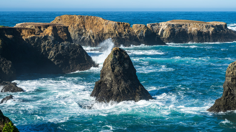 Caps dans les vagues à Mendocino.