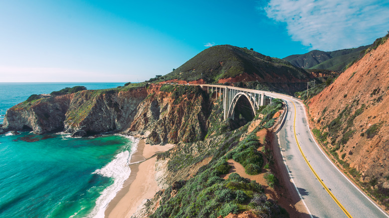 Highway One qui longe la côte californienne