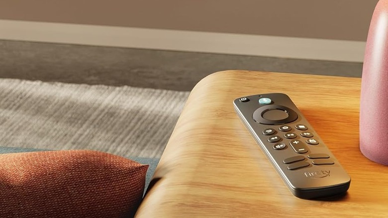 Télécommande Amazon Fire TV Stick HD sur table
