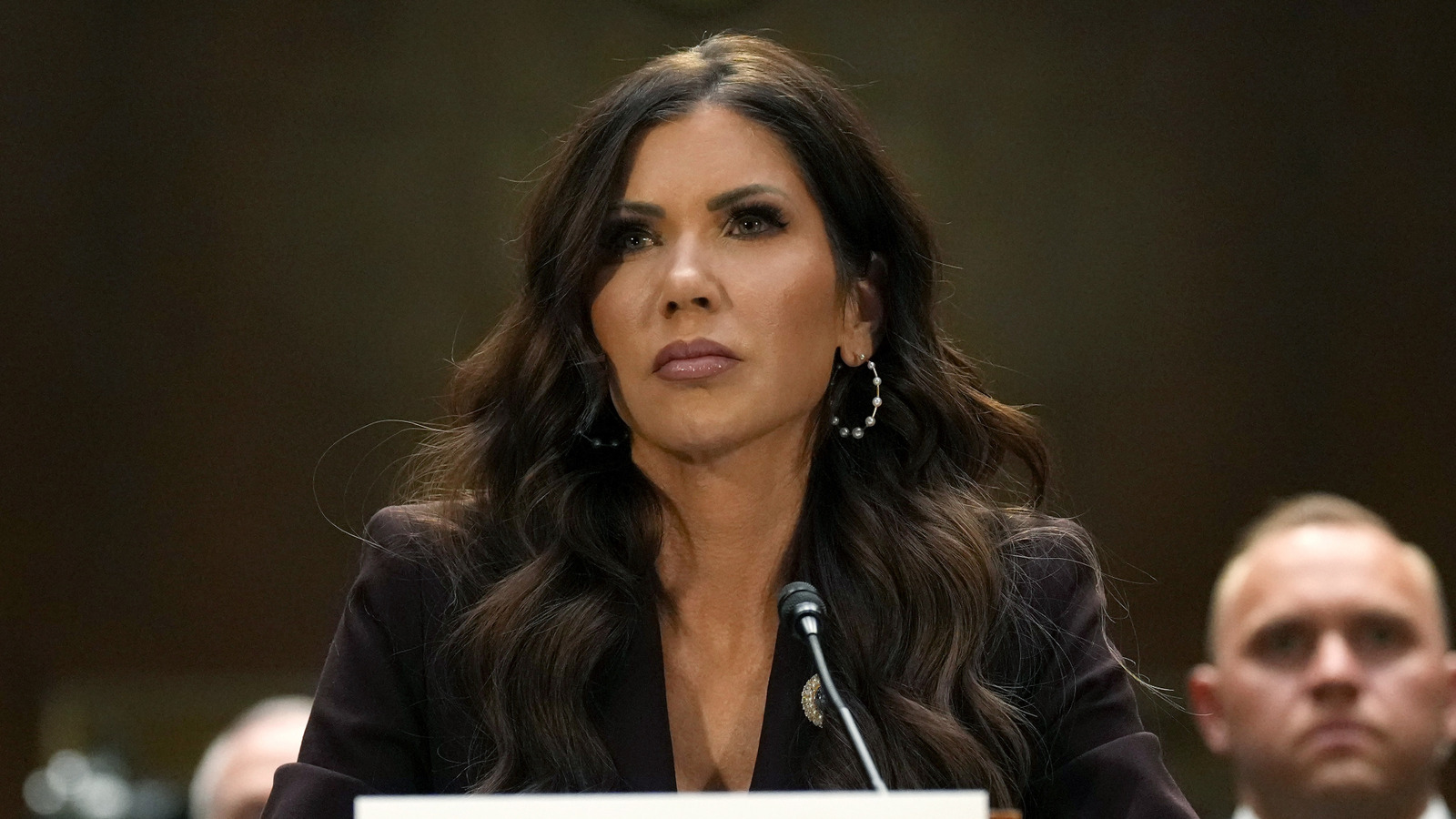 L'échec de la mode à Capitol Hill en 2017 de Kristi Noem reste l'un de ses pires ajustements