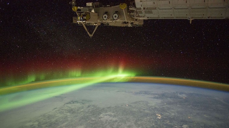 L'ionosphère et les aurores boréales vues depuis la Station spatiale internationale.