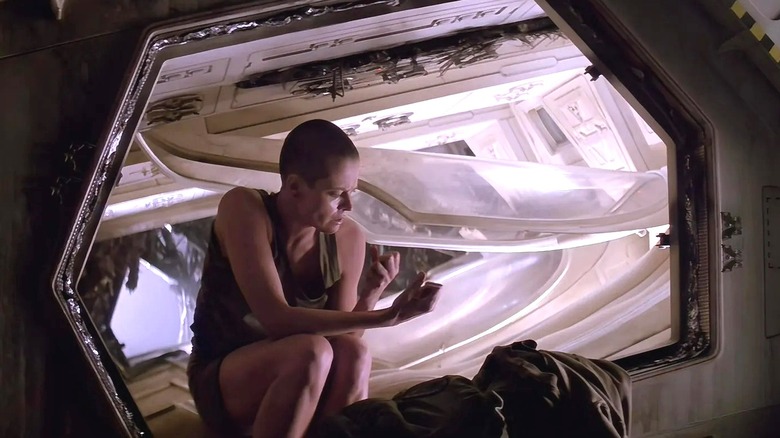 Ellen Ripley se réveille dans un module de sommeil dans ﻿Alien³