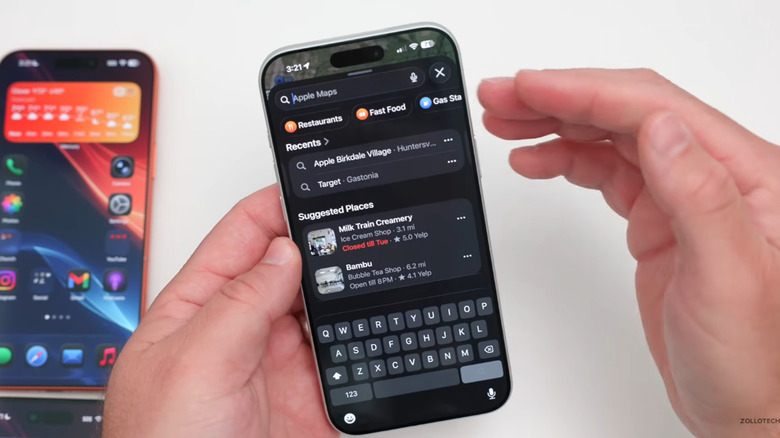 Aaron utilise les lieux suggérés par Apple Maps