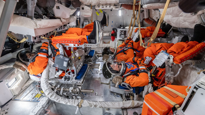 L'équipage d'Artemis II, les astronautes de la NASA Reid Wiseman, Victor Glover et Christina Koch, ainsi que l'astronaute de l'Agence spatiale canadienne Jeremy Hansen, terminent la formation de préparation après insertion et désorbite.