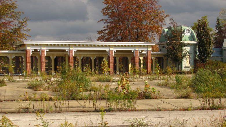 L'entrée abandonnée du parc du lac Geauga.