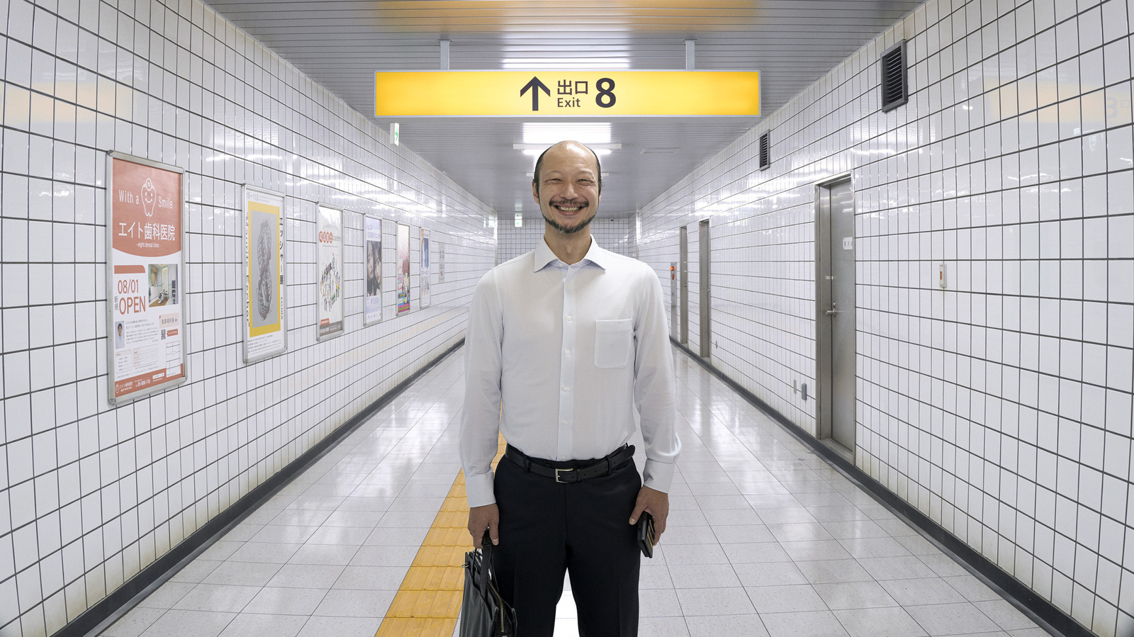 Revue Exit 8 : Ce film d'horreur liminal effrayant continue de tourner en rond