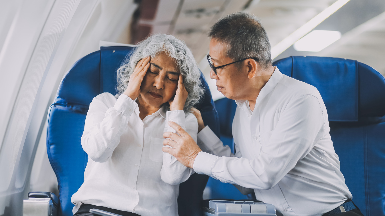 Les scientifiques affirment que les couples âgés ne devraient pas s'asseoir ensemble dans les avions. Voici pourquoi