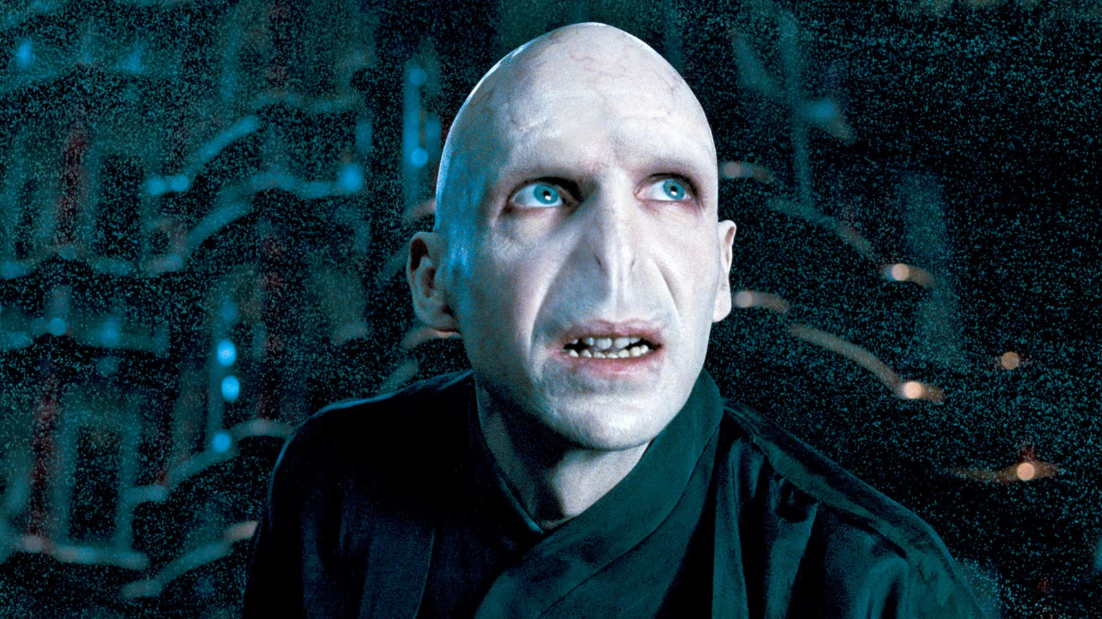 Le choix de Ralph Fiennes pour incarner Voldemort dans la série HBO Harry Potter est parfait
