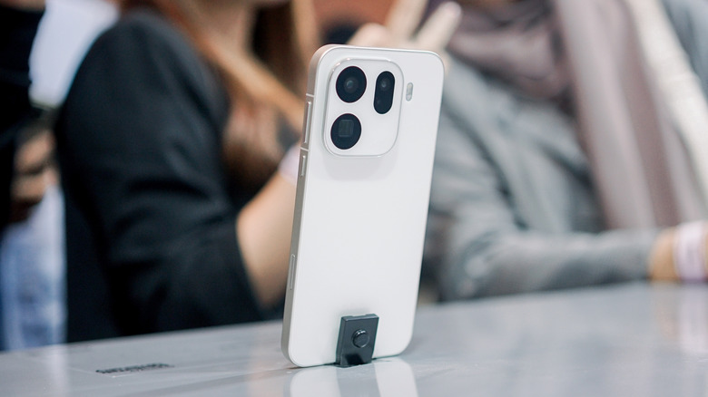 Oppo Find X9 Pro exposé dans un magasin