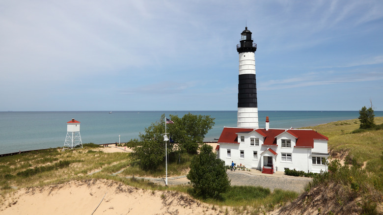 Plage et phare de Ludington State Park.