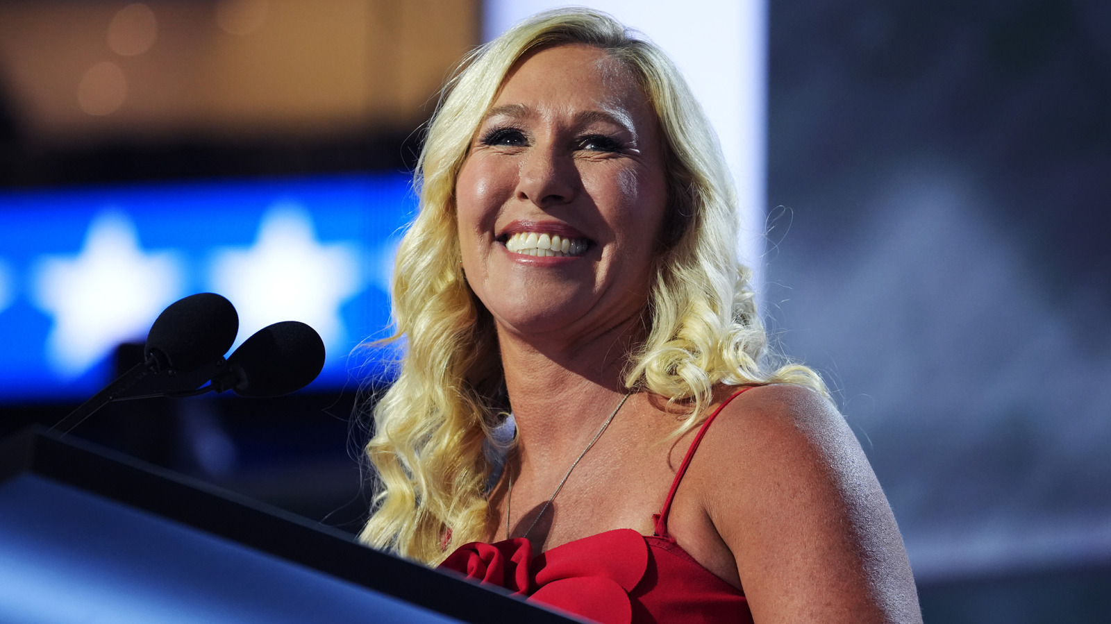 Un regard rapproché sur le maquillage Cakey Matte de Marjorie Taylor Greene est choquant