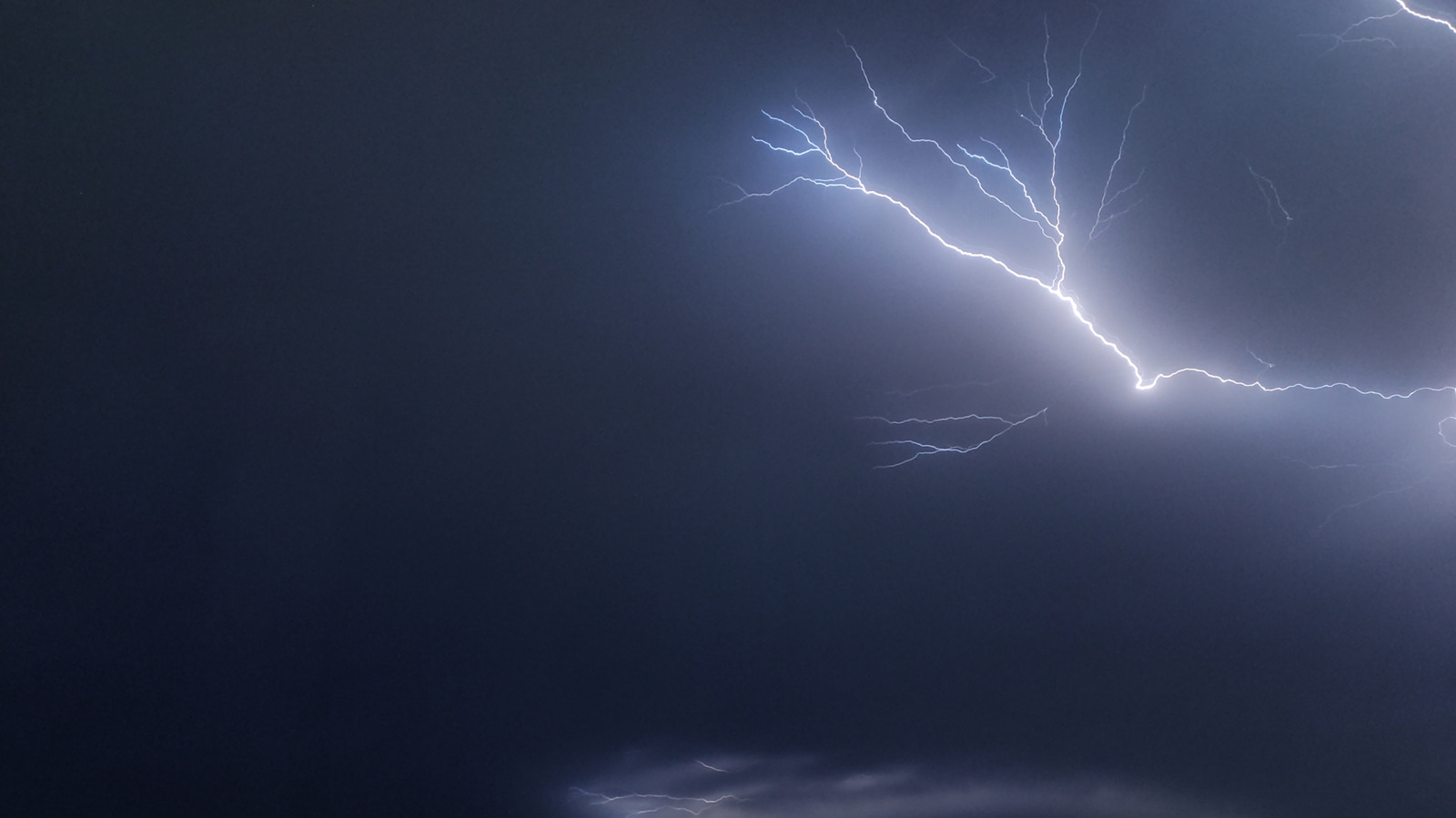 Le mythe populaire sur la foudre que les gens doivent arrêter d'y croire