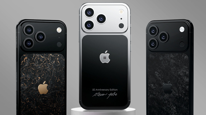 Trois iPhones Caviar édition 50e anniversaire d'affilée, avec le modèle à col roulé noir au centre