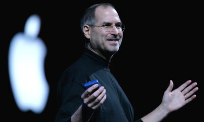 Cet iPhone de luxe ridicule comprend un morceau du véritable col roulé de Steve Job