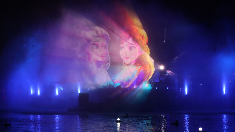 Spectacle Disney Cascade of Lights Adventure Bay.