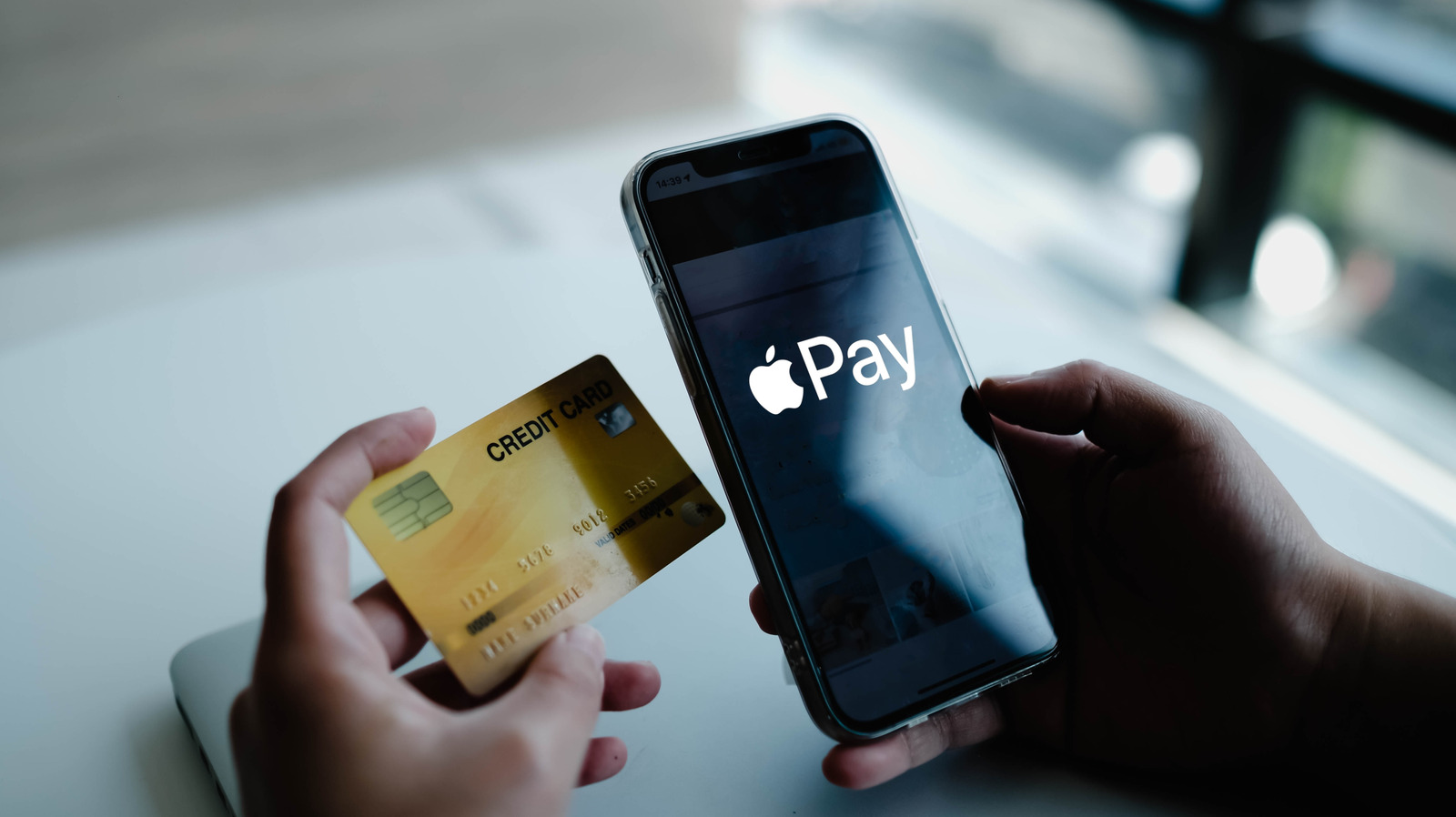 Ne vous laissez pas arnaquer : des voleurs se faisant passer pour l'assistance Apple dans les SMS et les appels téléphoniques, prévient l'entreprise